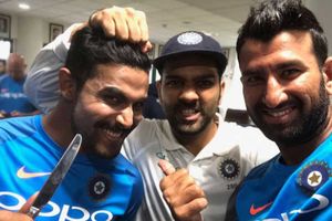 జడేజాను ఓ గుద్దు గుద్దా: రెండు చిరుత పులుల స్టోరీపై రోహిత్, రహానే