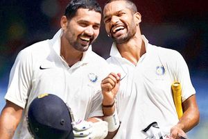 ధావన్ పైపైకి ఎగబాకగా, కోహ్లీ రెండో స్థానంలోనే..