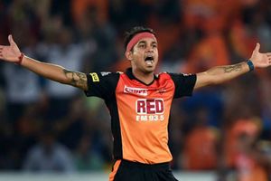 సిద్ధార్థ్ కౌల్.. హెడ్ బ్యాండ్ సెంటిమెంటా.. ఏదైనా మ్యాజికా??