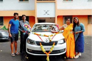 ఐపీఎల్ డబ్బుతో ప్రేమతో పేరంట్స్‌కు ఓ ఖరీదైన కారు