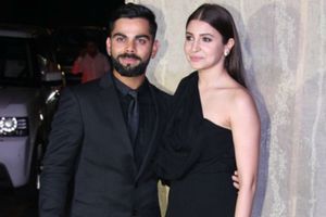 అనుష్కా మర్యాదగా చెప్తే నీ స్టార్‌డమ్‌ తగ్గుతుందా?: రోడ్డుపై చెత్త వేసిన వ్యక్తి