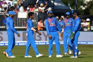 'కోహ్లీ ఎందుకిలా చేశావ్.. వాళ్లనెందుకు తీసుకోలేదు'..??