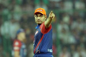 ప్రపంచంలో అత్యంత ప్రమాదకరమైన బౌలర్ అంటే అతనే: సెహ్వాగ్