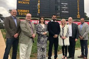 మాజీ క్రికెటర్ జహీర్ ఖాన్ దంపతులకు ఊహించని ఆతిథ్యం