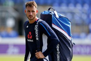 టీమిండియాతో తొలి వన్డేకు ముందు ఇంగ్లాండ్‌కు షాక్..!!