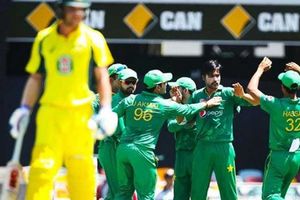 ప్రతీకారం తీర్చుకున్న పాక్, 16పరుగులకే పరిమితమైన పించ్