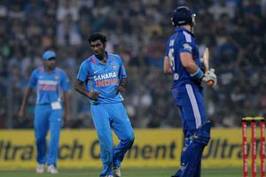 క్రికెట్‌కు వీడ్కోలు: ఆడిన రెండు మ్యాచ్‌ల్లో వికెట్లు తీయలేకపోయాడు