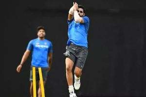 లీడ్స్‌లో మూడో వన్డే: నెట్స్‌లో భువీ 'నో బాల్, ట్విట్టర్‌లో జోకులు