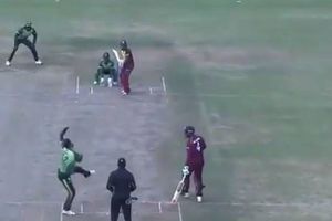 ఒంటి చేత్తో స్టన్నింగ్ క్యాచ్ అందుకున్న క్రిస్ గేల్ (వీడియో)