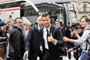 రొనాల్డోకు అంత పెట్టుబడా..? మేము పనులు మానేస్తాం..!!