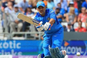 ధోనీ ఇలానే ఆడితే.. ప్రపంచ కప్‌కు కష్టమే: గంగూలీ