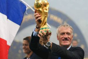 ప్రశంసల వర్షం: అటు కెప్టెన్‌గా, ఇటు కోచ్‌గా ఫ్రాన్స్ కోచ్ అరుదైన ఘనత