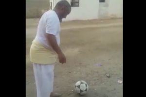 ఏం గోల్ కొట్టాడు..: పెద్దాయన వీడియో పోస్టు చేసిన సెహ్వాగ్, ట్వీట్ వైరల్