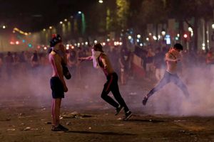 గెలుపు సంబరాల్లో ప్రాణాలు కోల్పోయిన ఫ్రెంచ్ అభిమానులు