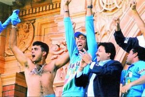 లార్డ్స్ బాల్కనీలో చొక్కా విప్పిన గంగూలీ: నేటితో 16 ఏళ్లు పూర్తి (వీడియో)