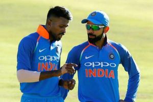 కోహ్లీ.. బౌలింగ్ ఇవ్వడానికి భయడ్డాడు: హార్దిక్ పాండ్యా