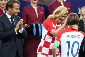 ఫిఫా: ఫైనల్లో ఓడినా ఆటగాళ్లకు హగ్స్ ఇస్తూ సందడి చేసిన కోలిండా