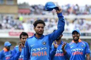 'ఇంగ్లీషు గడ్డపై కుల్దీప్ టెస్టుల్లో ఆడితే చూడాలని ఉంది'