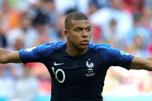 దాదాపు రెండున్నర కోట్ల ఆదాయాన్ని దానంగా ఇచ్చిన 19 ఏళ్ల ఫుట్‌బాలర్..!!