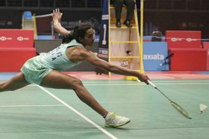 ఇండోనేసియా ఓపెన్‌: సింధు ముందుకు, శ్రీకాంత్ ఇంటికి