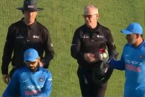 ధోనీ రిటైర్‌మెంట్ విషయంపై స్పందించిన రవిశాస్త్రి