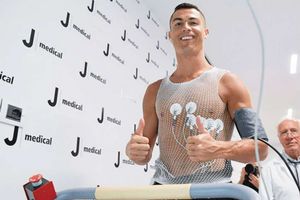 20 ఏళ్ల కుర్రాడు.. రొనాల్డొ ఇద్దరూ సమానమేనా..!!