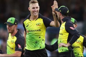 స్టాన్ లేక్ అద్భుత ప్రదర్శన, పాక్‌పై ఆస్ట్రేలియా ఘన విజయం