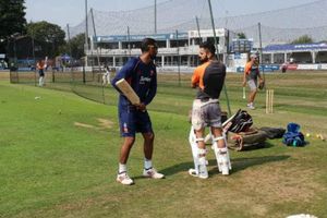 12 ఏళ్ల తర్వాత కోహ్లీని కలిసి టిప్స్ తీసుకున్న ఇంగ్లాండ్ క్రికెటర్