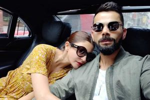 లండన్ వీధుల్లో భార్య అనుష్కతో కారులో కోహ్లీ చక్కర్లు (ఫోటోలు)