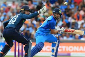 చేజారిన పదో సిరిస్: మూడో వన్డేలో భారత్ ఓటమి, సిరీస్ ఇంగ్లాండ్ కైవసం