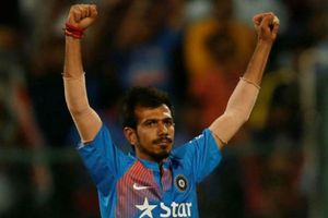 చాహల్‌ను కోహ్లీ చెప్పాడనే మ్యాచ్‌లలో ఆడిస్తున్నారా..?