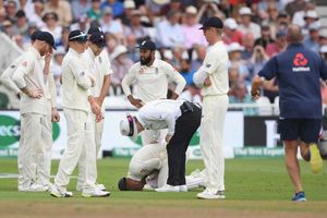 మూడో టెస్టులో ఇంగ్లాండ్‌కు ఎదురుదెబ్బ: కీపర్‌కు గాయం