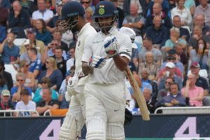 తీరు మారలేదు: నిర్లక్ష్యపు ఆట, లంచ్ విరామానికి భారత్ 82/3