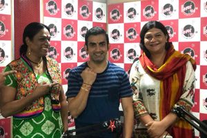 హిజ్రాలతో రాఖీ పండుగ జరుపుకున్న గౌతం గంభీర్