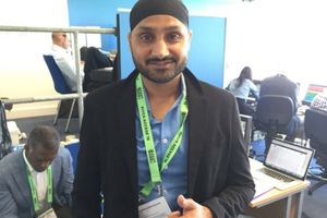 భజ్జీ ఒక్కడే!: వ్యాఖ్యానంలో వినిపించని గంగూలీ, హర్షా భోగ్లే గొంతు