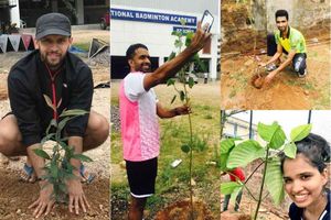 ఉద్యమంలా గ్రీన్ ఛాలెంజ్: మొక్కలు నాటిన బ్యాడ్మింటన్ ప్లేయర్స్