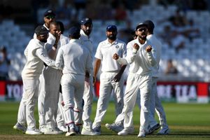 కోహ్లీ.. నాలుగో టెస్టుకు మార్పులు చేయొద్దు: సెహ్వాగ్