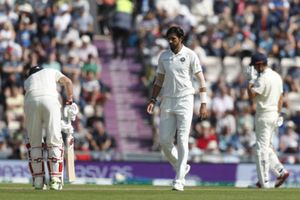 ఒత్తిడిలో ఇంగ్లాండ్: అత్యంత నిదానంగా 250 వికెట్లు తీసిన బౌలర్‌గా ఇషాంత్
