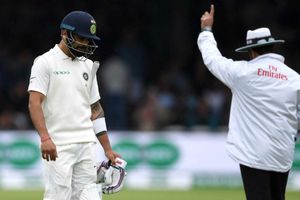 కోహ్లీ.. నం.1ర్యాంకు వారంలో చేజారె..