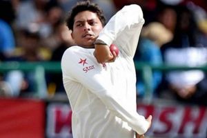 పాండ్యాను కాకుండా కుల్దీప్‌ను ఆడించాలి