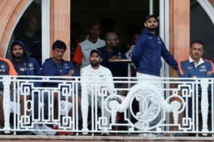 లార్డ్స్‌లో 107 ఆలౌట్: కోహ్లీ సేనకు మద్దతుగా నిలిచిన అమితాబ్, రోహిత్, సెహ్వాగ్