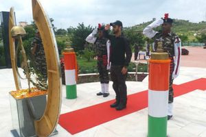 హనుమాన్ టెంపుల్‌లో ధోని ప్రత్యేక పూజలు (వీడియో)