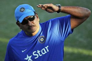 రవిశాస్త్రి ఇప్పుడు ఛీర్ లీడర్ కూడా అయ్యాడట..!