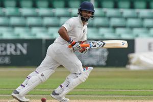 టెస్టుల్లోకి పంత్.. రెండో బంతినే సిక్సుగా మలిచి రికార్డుల్లోకి..