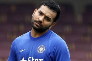 'రోహిత్.. మ్యాచ్ చూడకుండా ఏం చేస్తున్నావ్?'