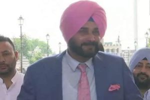 ఇమ్రాన్ ఖాన్ ప్రమాణ స్వీకారానికి కశ్మీరీ షాల్‌తో పాక్‌కు వెళ్లిన సిద్ధూ