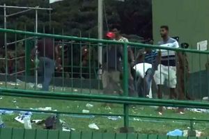 జపాన్ స్ఫూర్తిగా: లంక అభిమానుల తీరుపై క్రికెట్ ప్రపంచం ఆశ్చర్యం