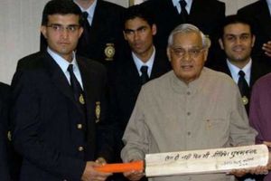 'ఆటనే కాదు.. మనసులూ గెలవండి'