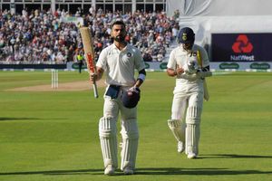 కోహ్లీని వెక్కిరించిన వాళ్లే.. జేజేలు కొట్టారు