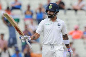 200కిపైగా పరుగులు: కోహ్లీ ఖాతాలో మరో అరుదైన రికార్డు